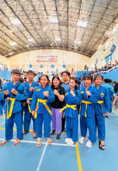 ĐỪNG CHỈ LƯỚT QUA, HÃY “CHẠM” ĐỂ ĐỒNG HÀNH!